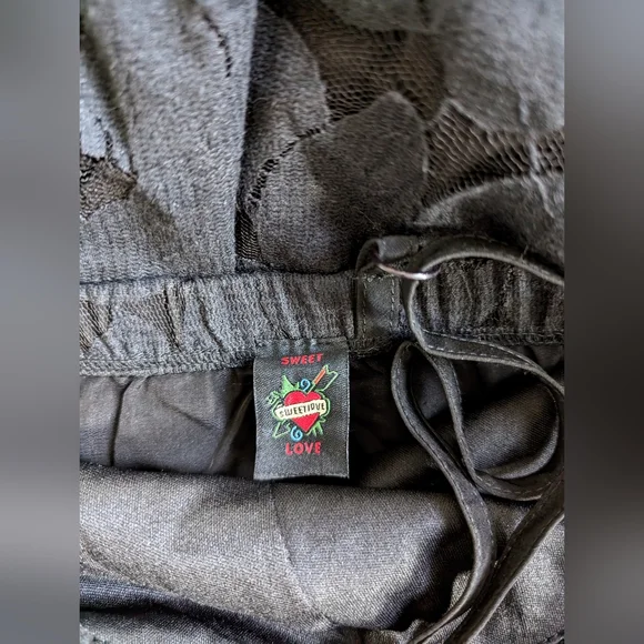 Floofy Floral Lace Dress - Picture 5 of 5